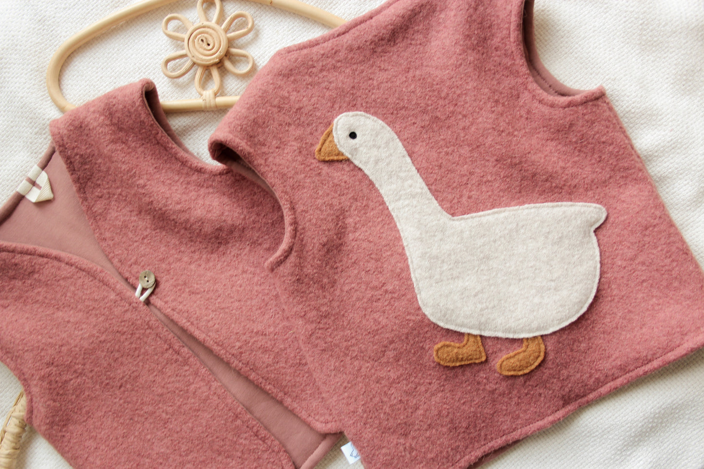 Wollwalk Weste mit Gans-Applikation