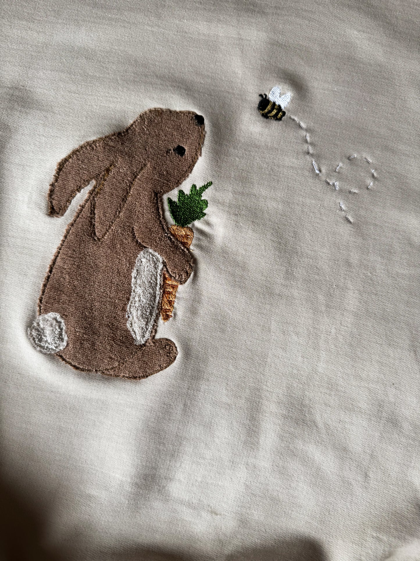 Sofortkauf Sweater mit Hasen Applikation