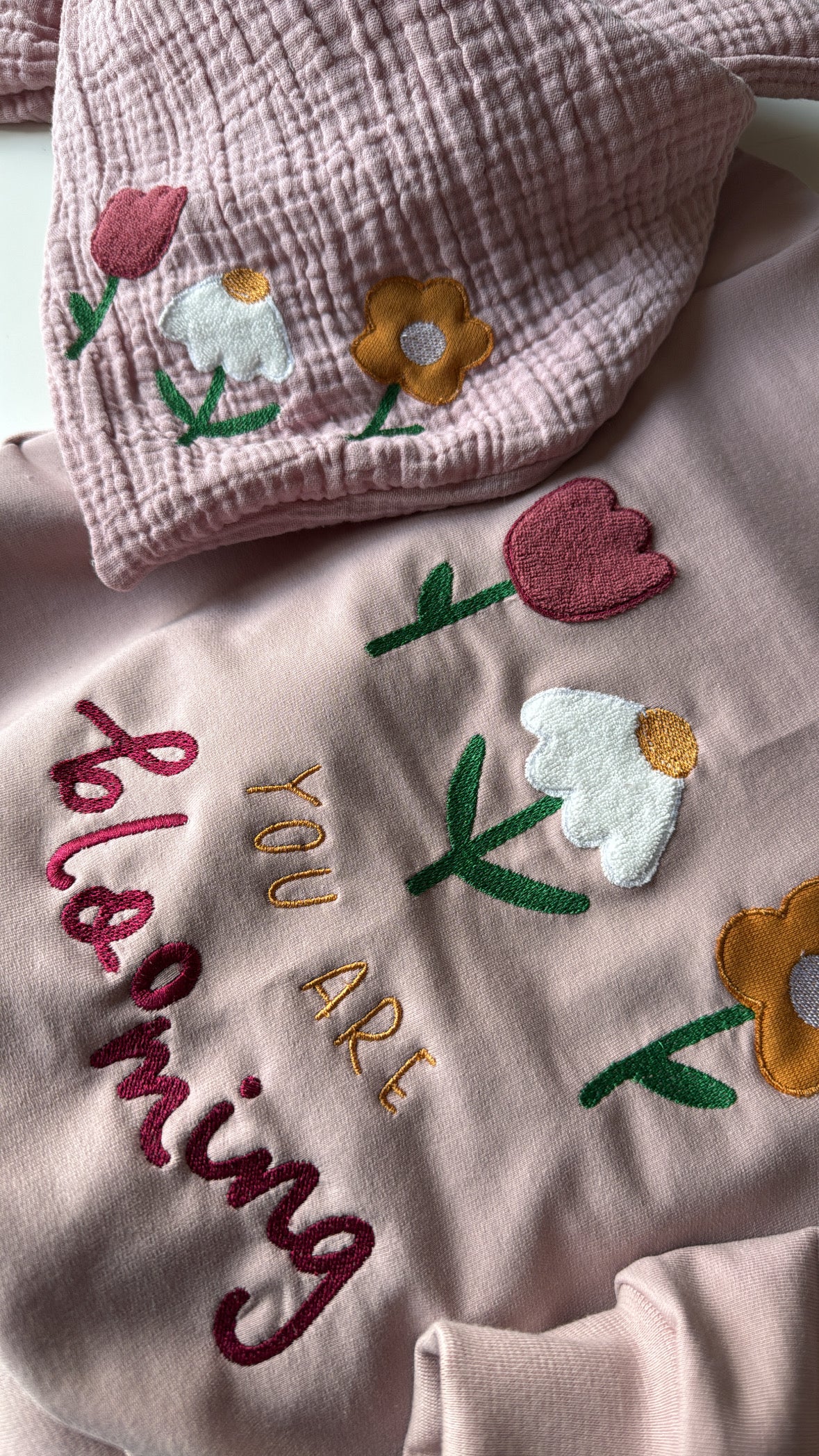 Sofortkauf Sweater mit Blumen Applikation
