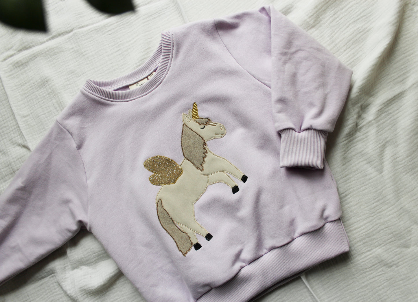 Vorbestellung Sweater mit Einhorn Applikation