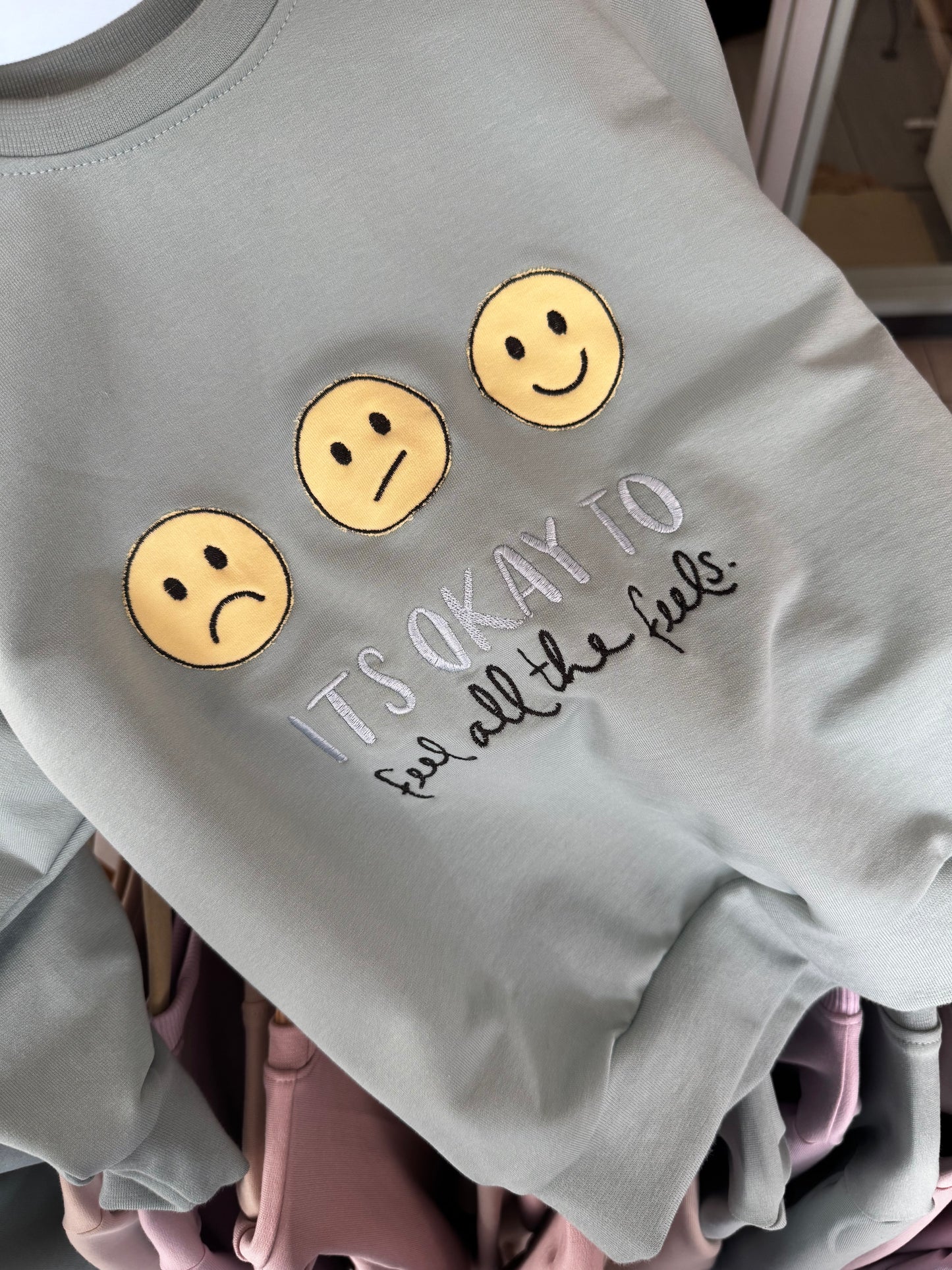Sofortkauf Sweater mit Smiley Applikation