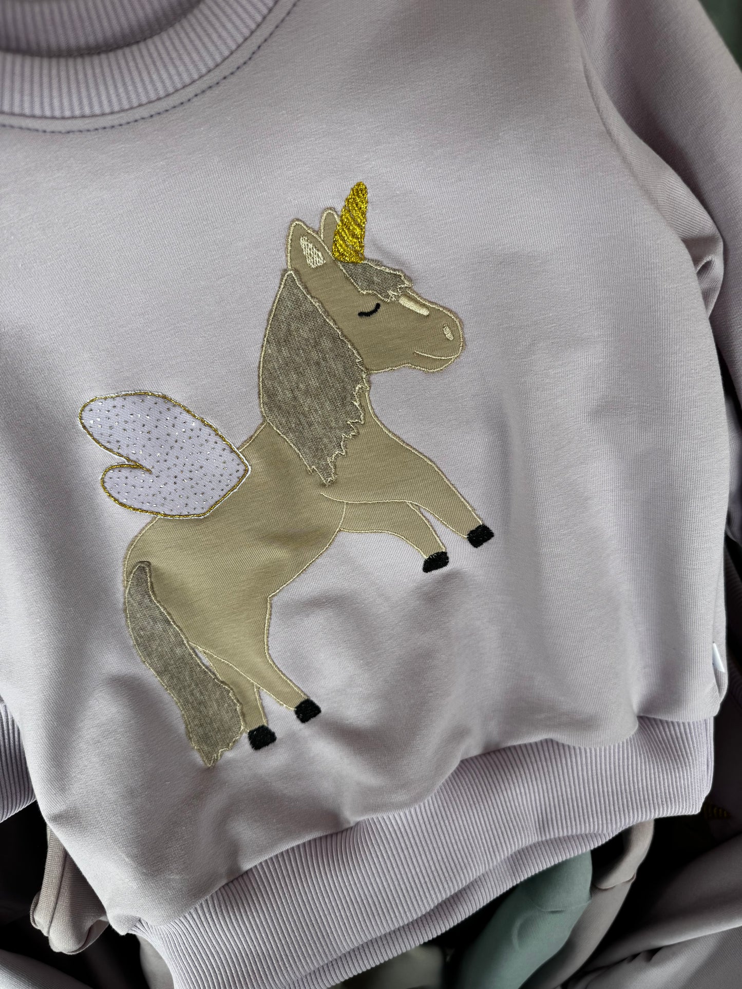 Sofortkauf Sweater mit Einhorn Applikation