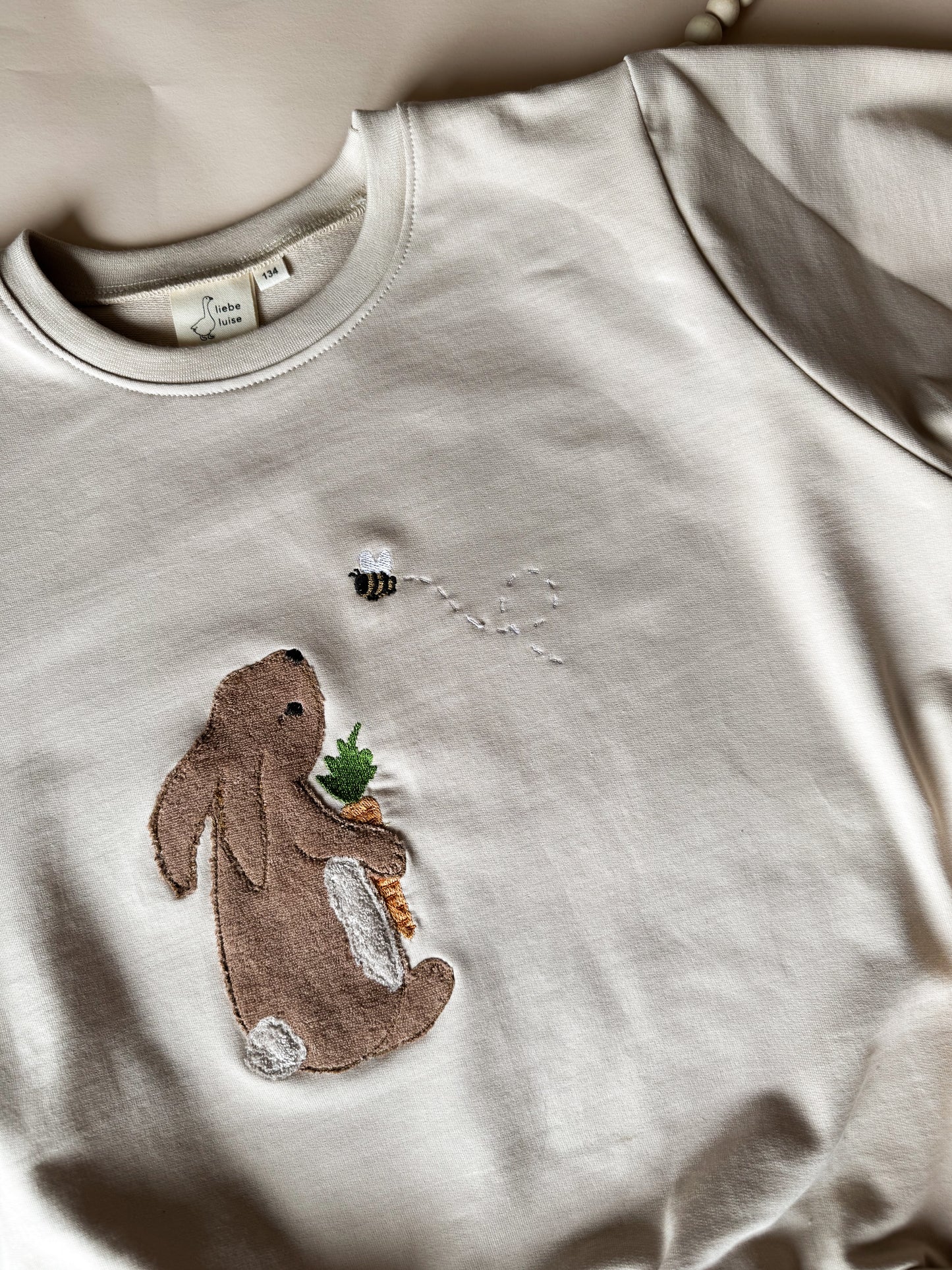 Sofortkauf Sweater mit Hasen Applikation