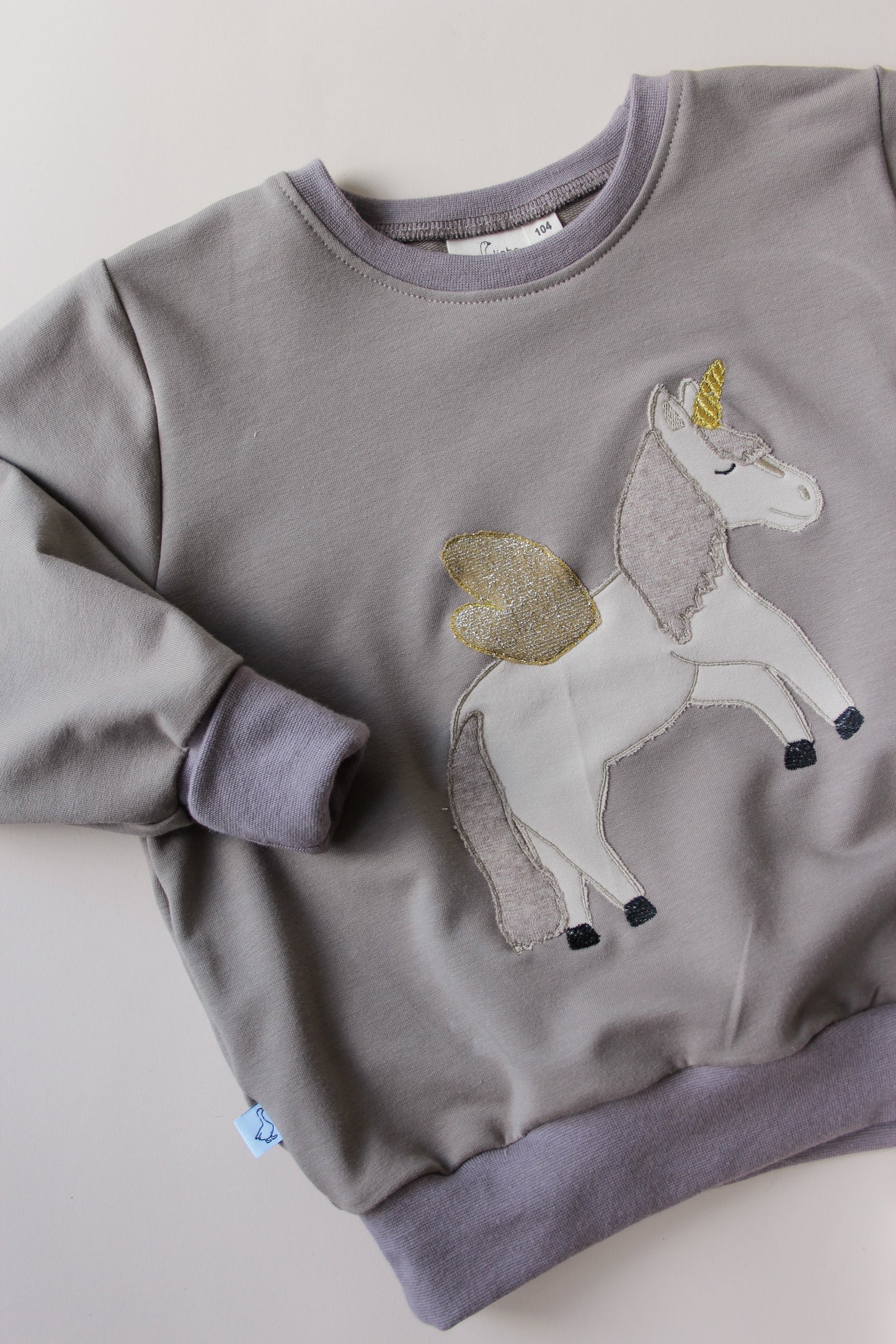 Vorbestellung Sweater mit Einhorn Applikation